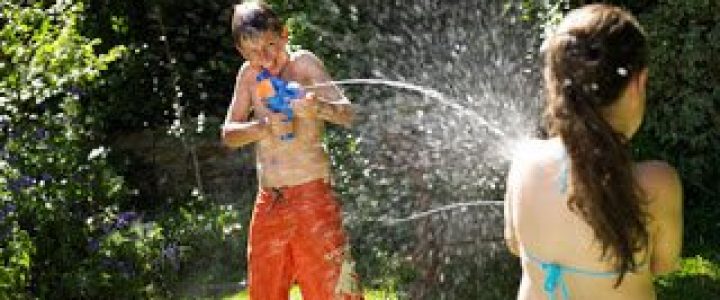8-kids-water-fight-lgn