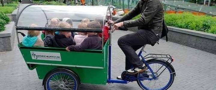 sokgyerekes család szállító eszköze